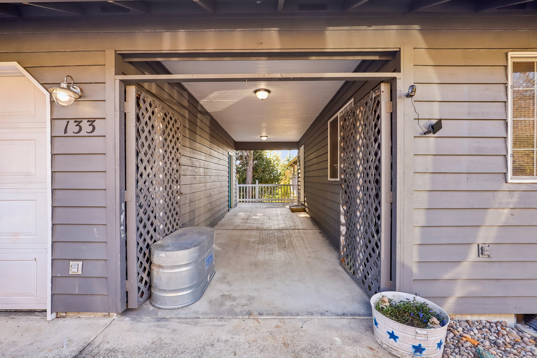 Sunnyside Dr-S2210-012.jpg