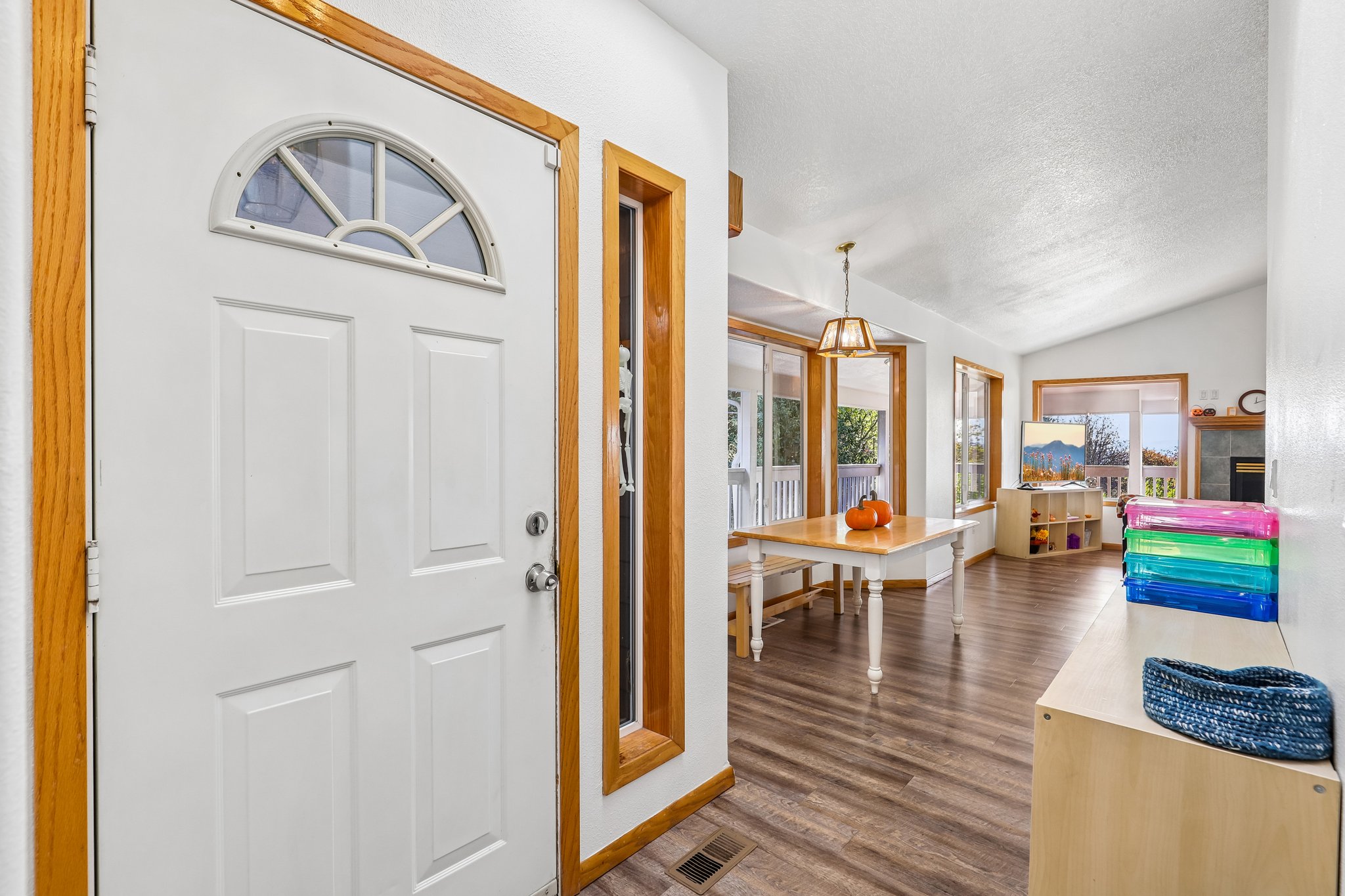 Sunnyside Dr-S2210-014.jpg