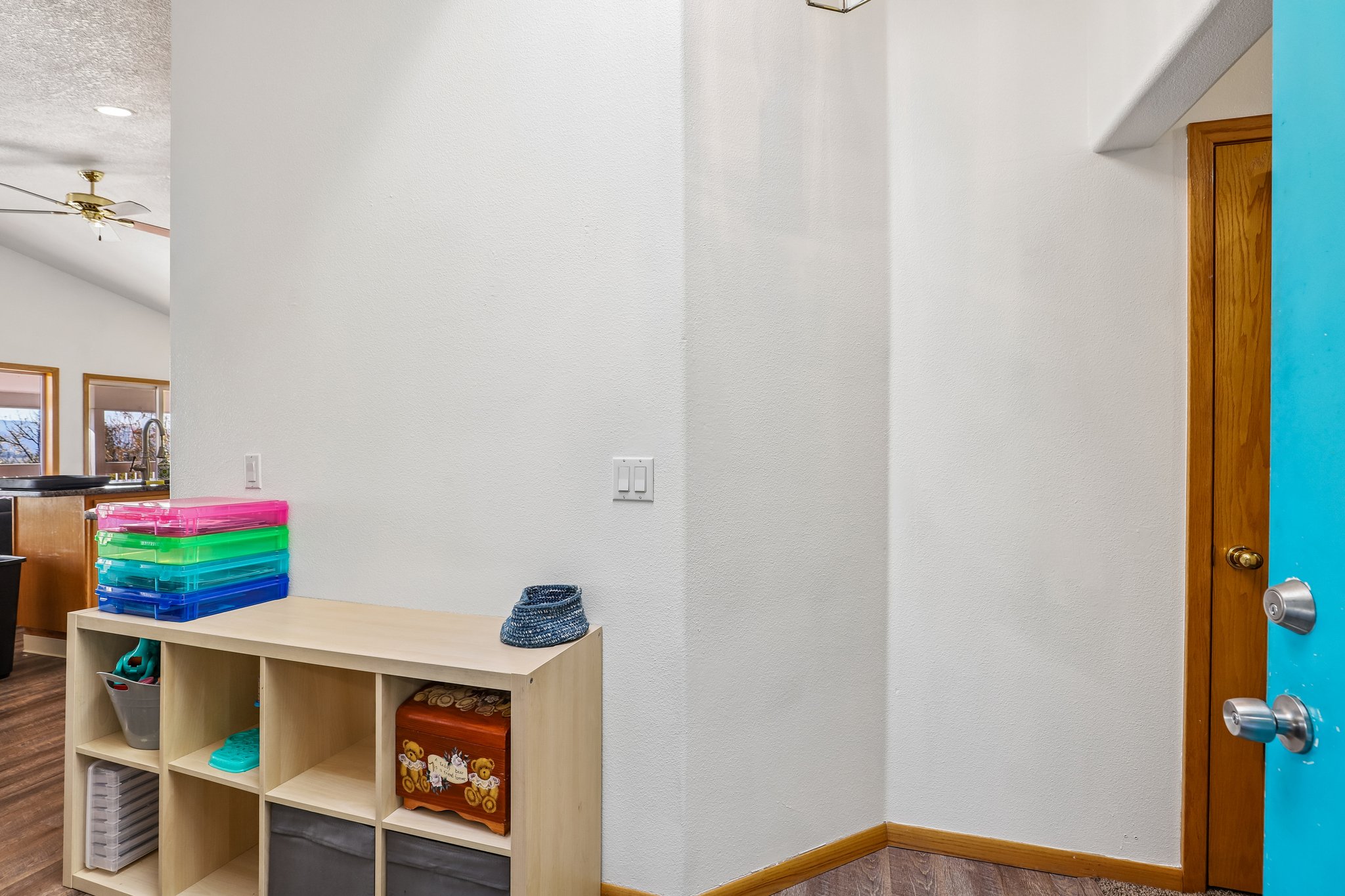 Sunnyside Dr-S2210-015.jpg