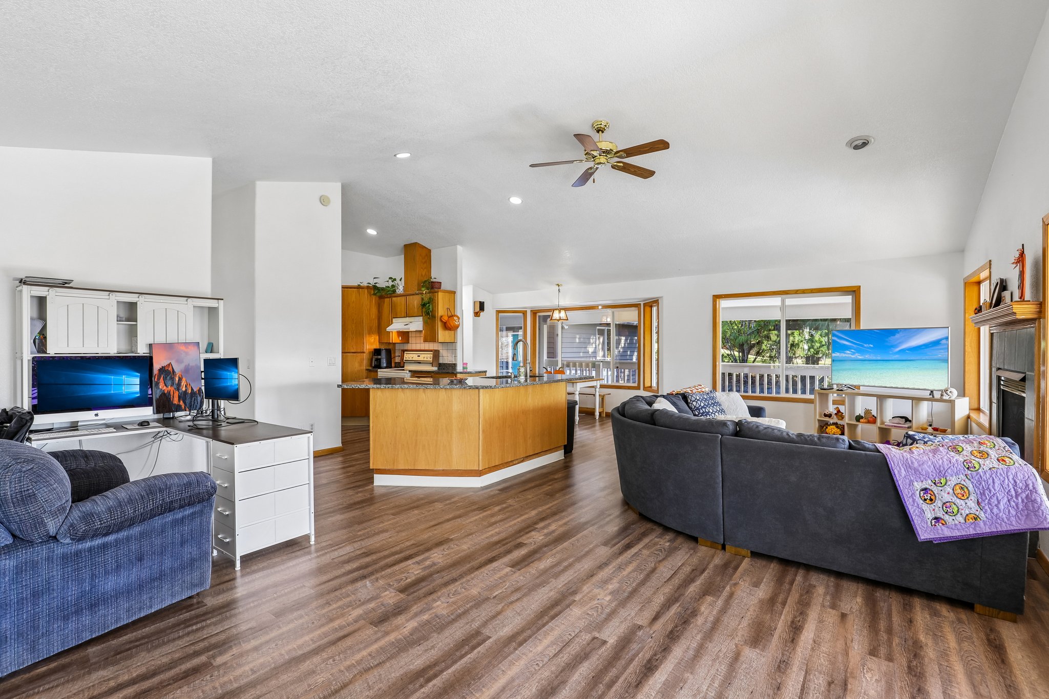Sunnyside Dr-S2210-017.jpg