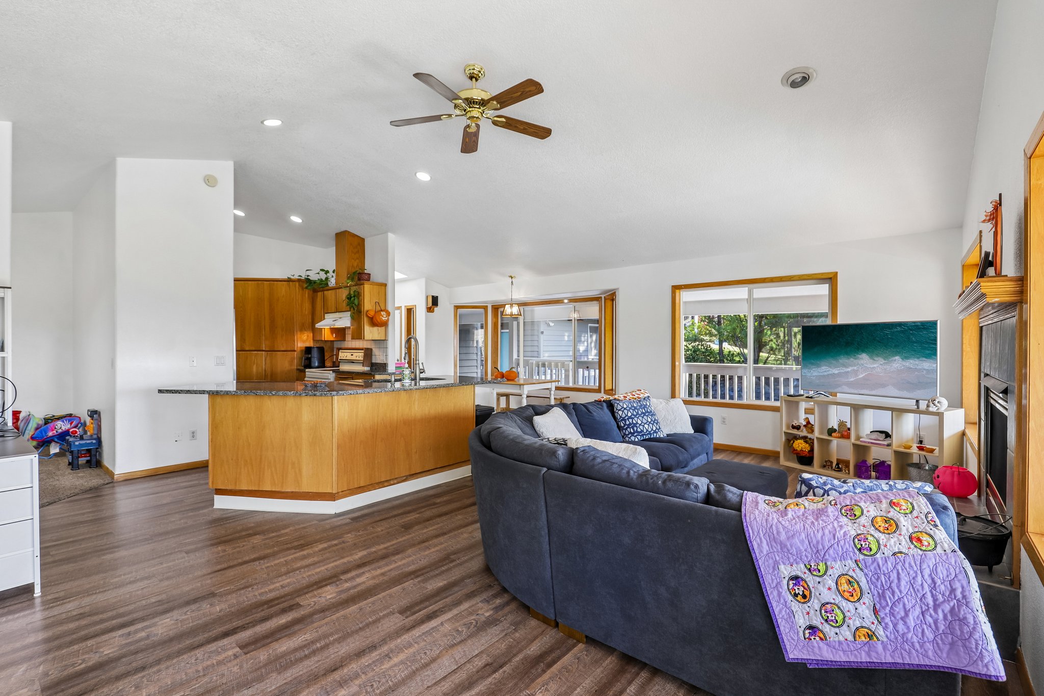 Sunnyside Dr-S2210-018.jpg