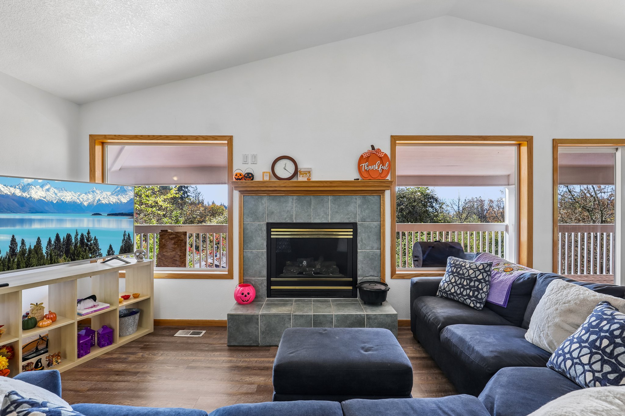 Sunnyside Dr-S2210-020.jpg