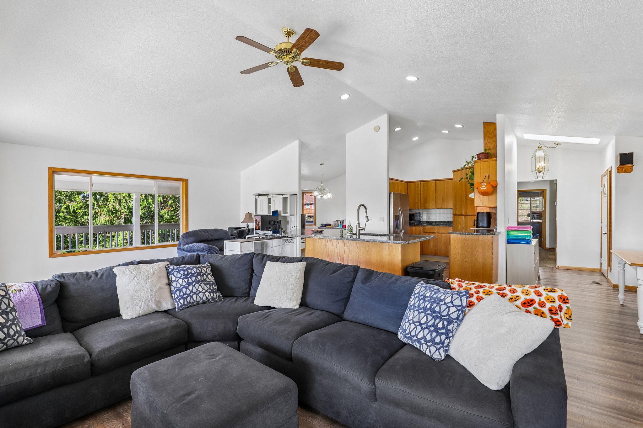 Sunnyside Dr-S2210-022.jpg
