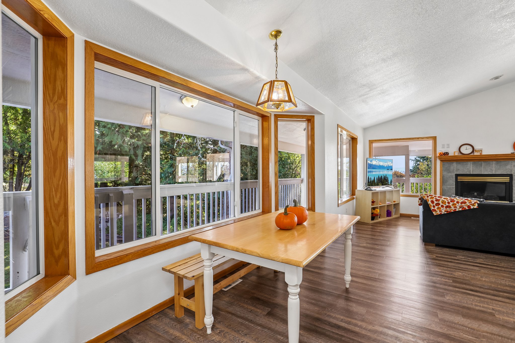 Sunnyside Dr-S2210-026.jpg