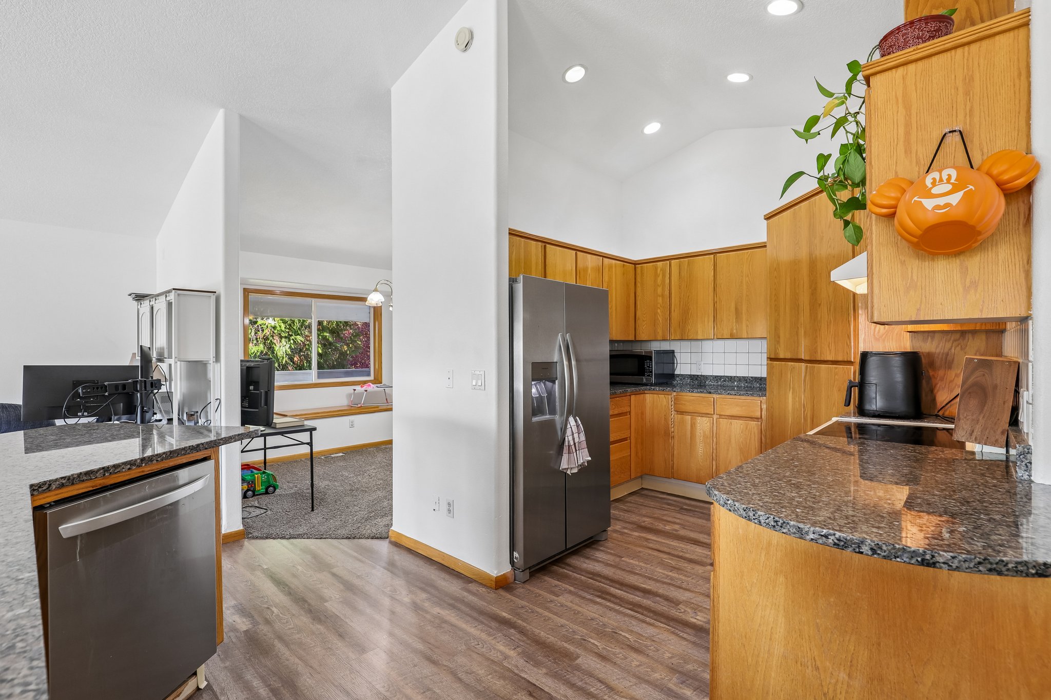 Sunnyside Dr-S2210-031.jpg