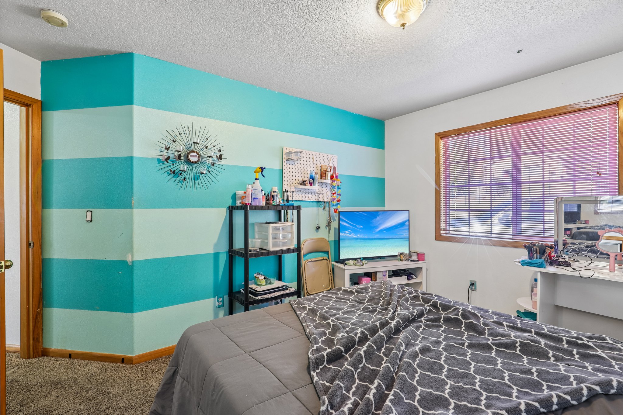 Sunnyside Dr-S2210-042.jpg