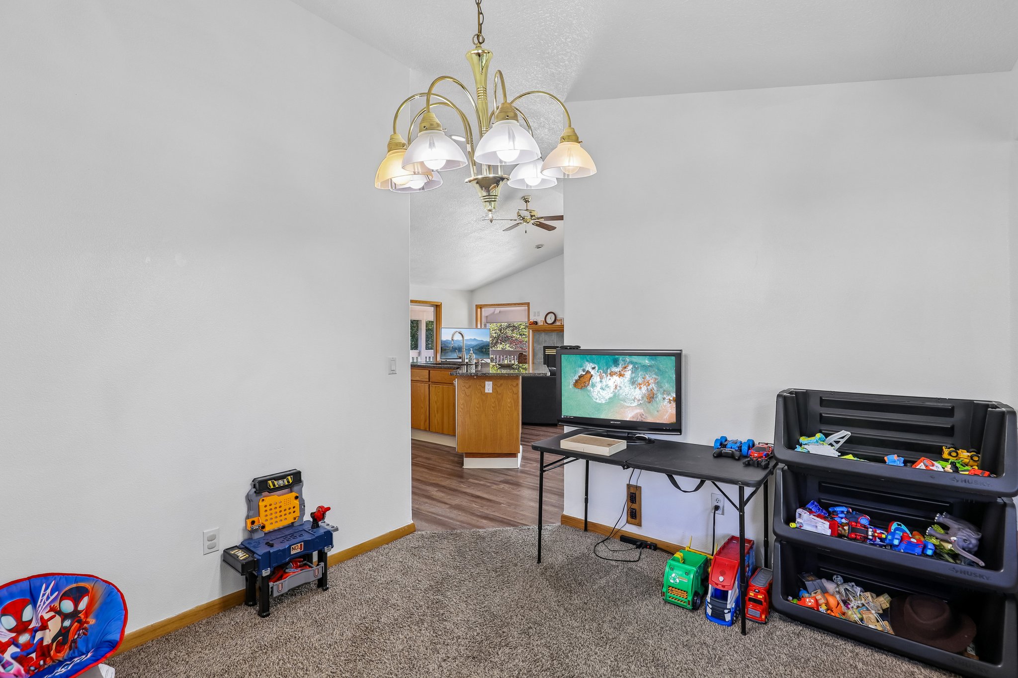 Sunnyside Dr-S2210-045.jpg