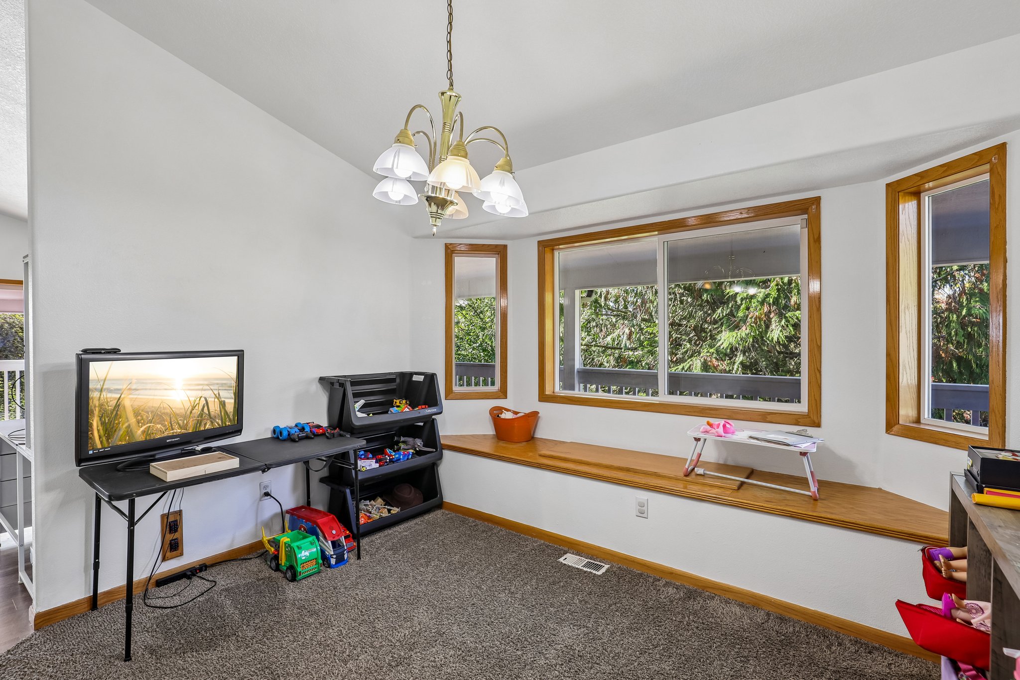 Sunnyside Dr-S2210-046.jpg
