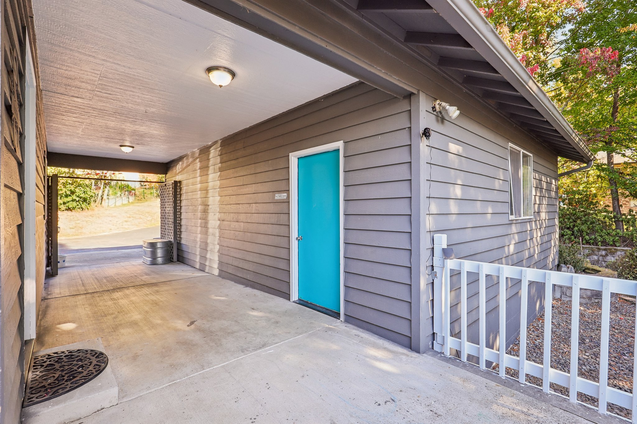 Sunnyside Dr-S2210-085.jpg