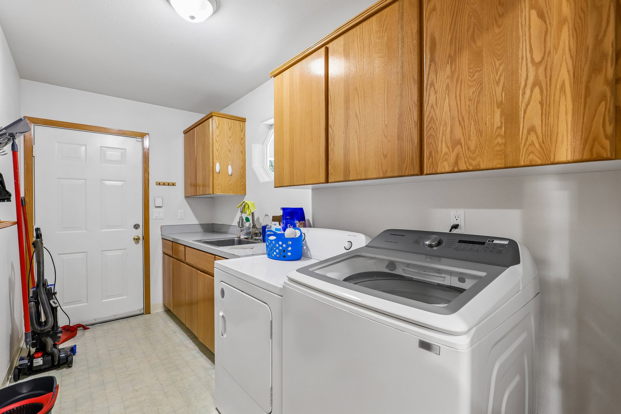 Sunnyside Dr-S2210-091.jpg