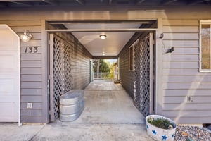 Sunnyside Dr-S2210-012.jpg