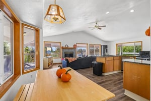 Sunnyside Dr-S2210-025.jpg