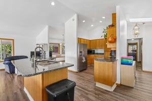 Sunnyside Dr-S2210-030.jpg