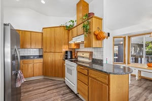 Sunnyside Dr-S2210-033.jpg