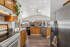Sunnyside Dr-S2210-036.jpg