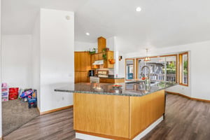 Sunnyside Dr-S2210-040.jpg