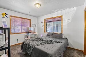 Sunnyside Dr-S2210-041.jpg