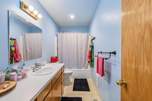 Sunnyside Dr-S2210-048.jpg