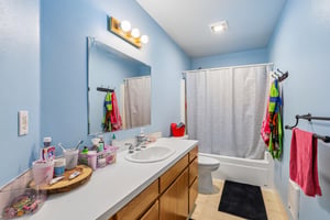 Sunnyside Dr-S2210-049.jpg
