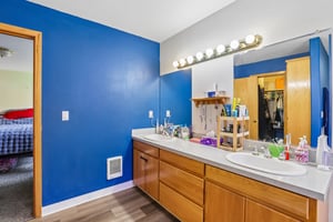 Sunnyside Dr-S2210-061.jpg