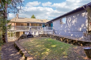 Sunnyside Dr-S2210-081.jpg
