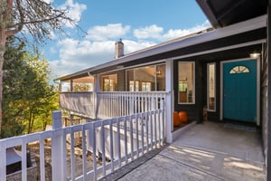 Sunnyside Dr-S2210-084.jpg