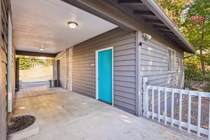Sunnyside Dr-S2210-085.jpg