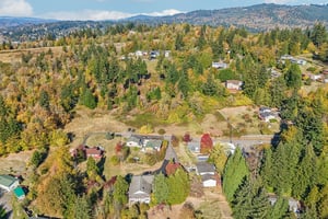 Sunnyside Dr-S2210-106.jpg