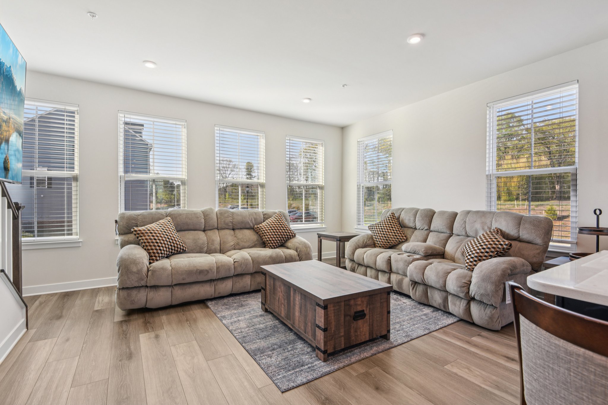 Woodgate Cir-S1704-005.jpg