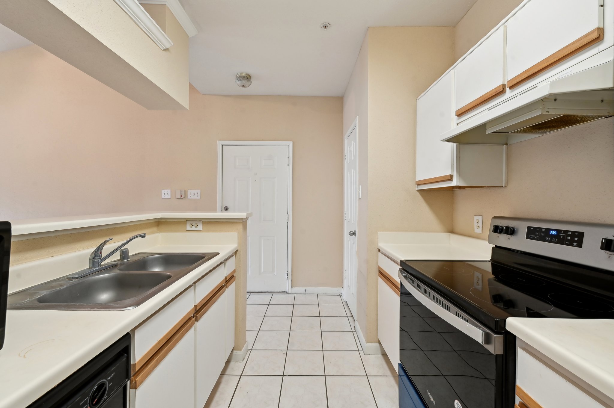 Old Spanish Trl apt 7306-0305-009.jpg