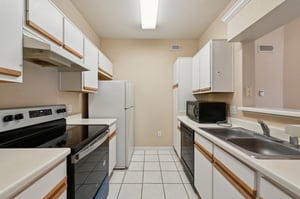 Old Spanish Trl apt 7306-0305-008.jpg