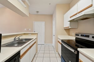 Old Spanish Trl apt 7306-0305-009.jpg