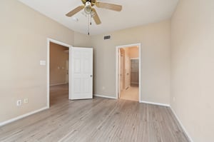 Old Spanish Trl apt 7306-0305-014.jpg