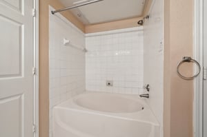 Old Spanish Trl apt 7306-0305-017.jpg