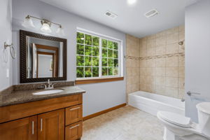 Upstairs guest bath