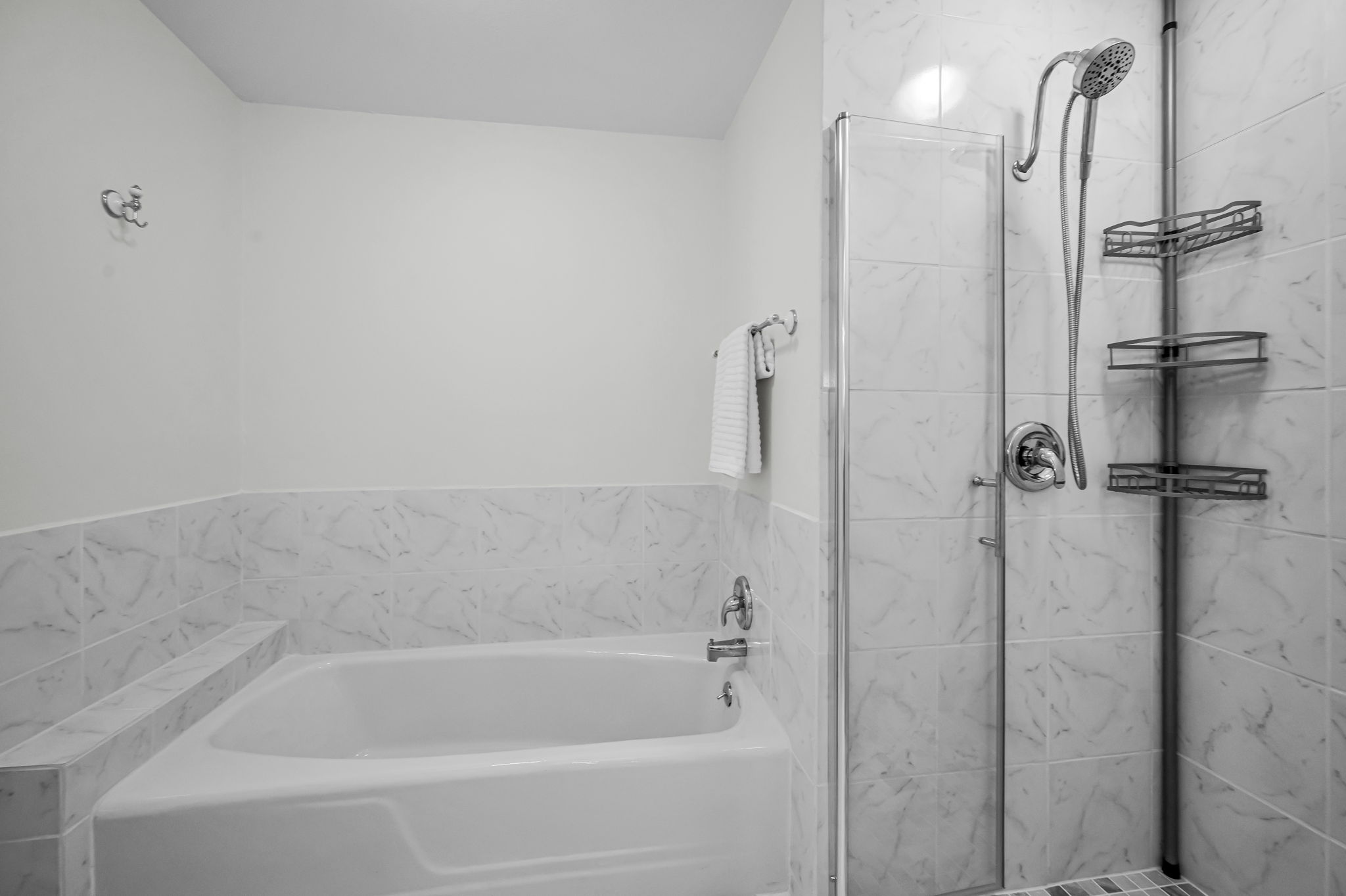 Primary Bathroom10b