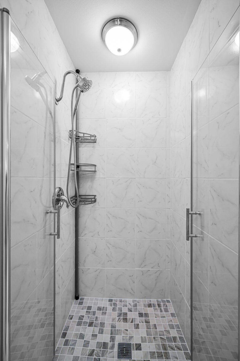 Primary Bathroom10c