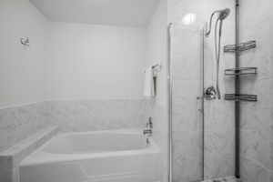 Primary Bathroom10b