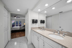 Primary Bathroom10d