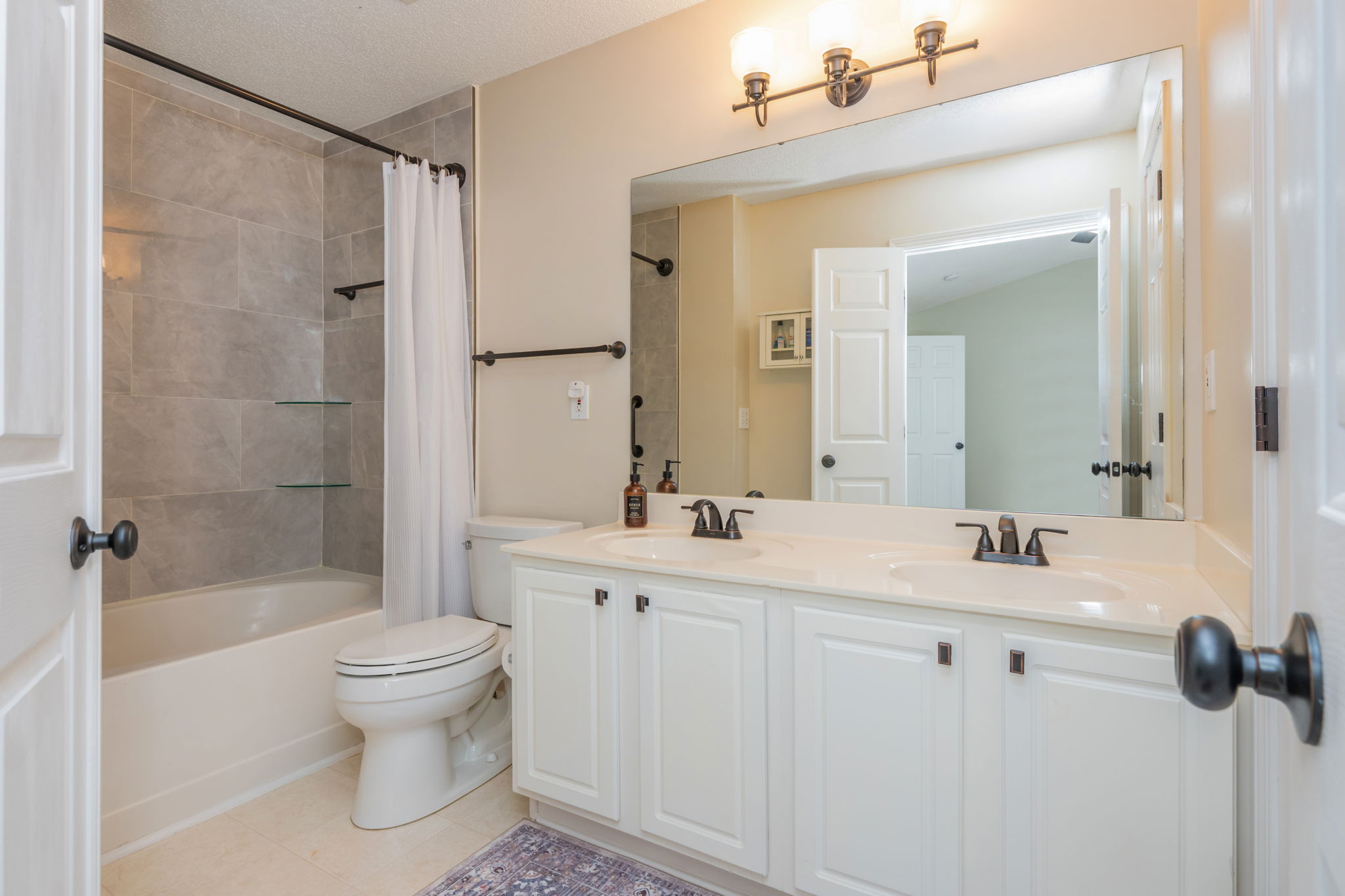 Master Bath w upgraded Tile shower walls, Garden Tub & Walk in Closet