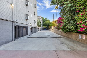 Pathway to Visitor and Owners Parkings