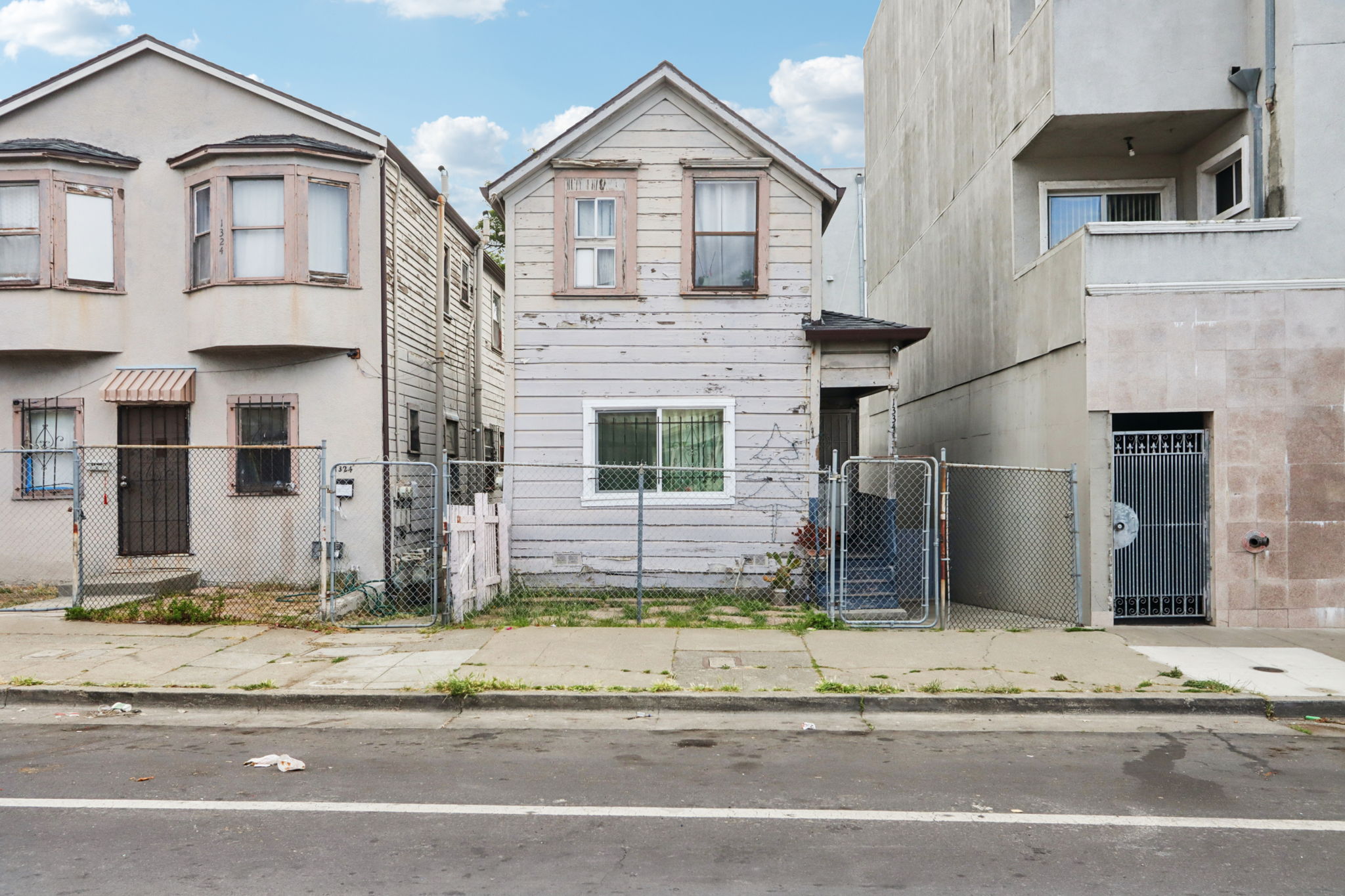 E 15th St-0606-002