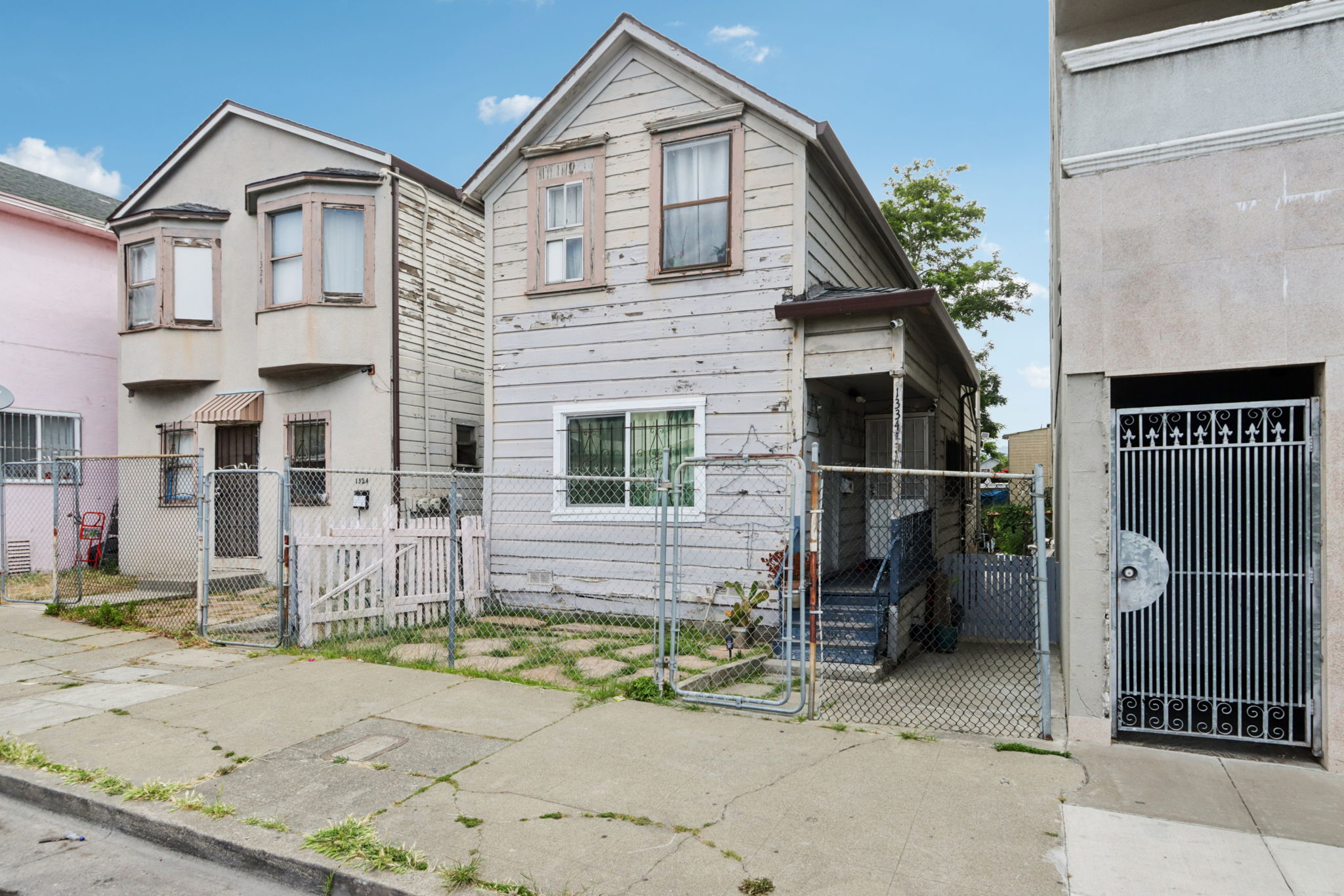 E 15th St-0606-004