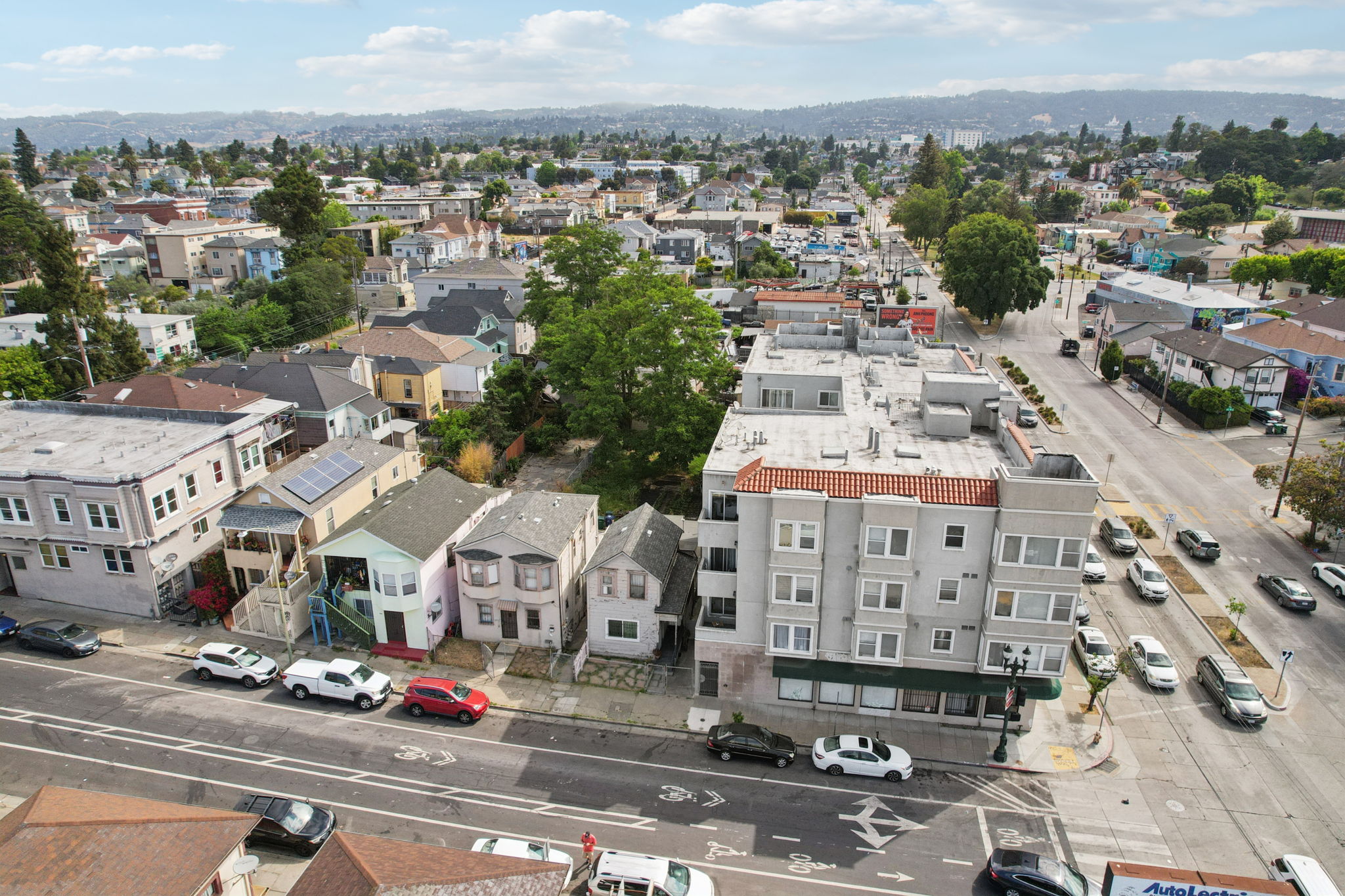 E 15th St-0606-011