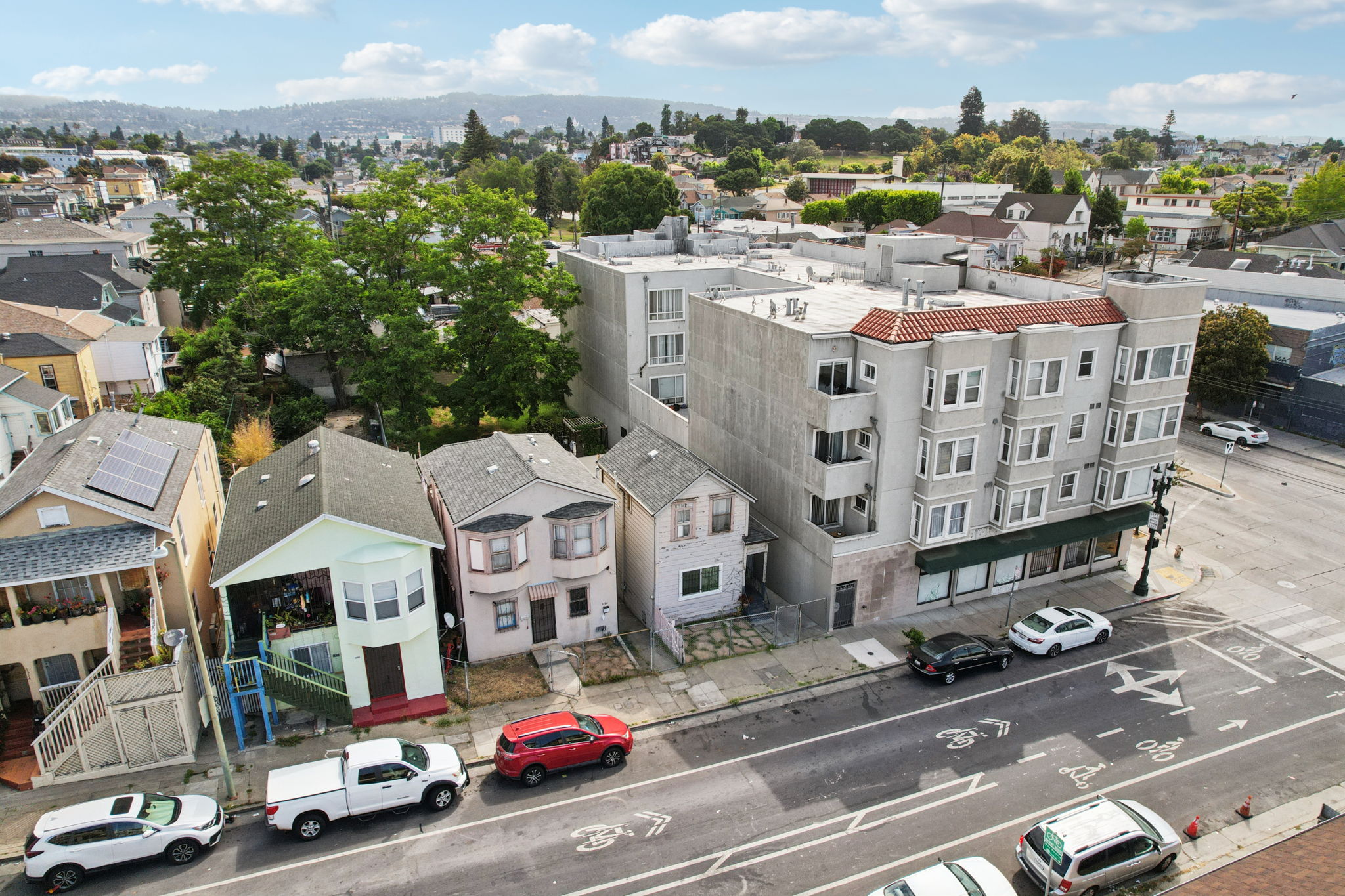 E 15th St-0606-015