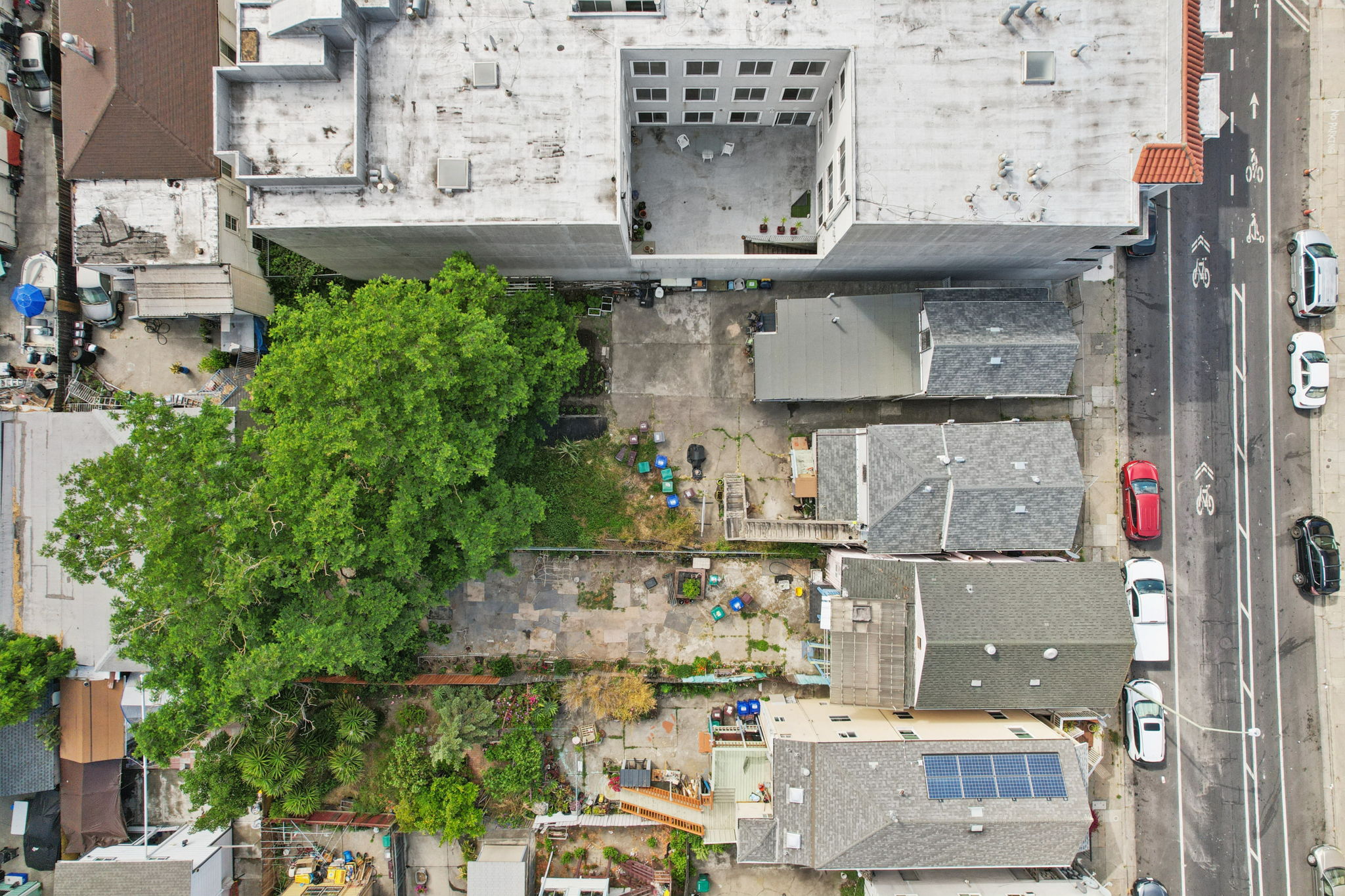 E 15th St-0606-025