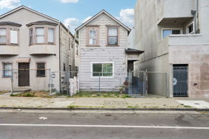 E 15th St-0606-002