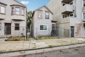 E 15th St-0606-005