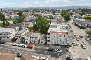 E 15th St-0606-011