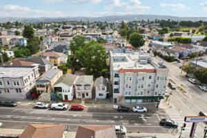 E 15th St-0606-013